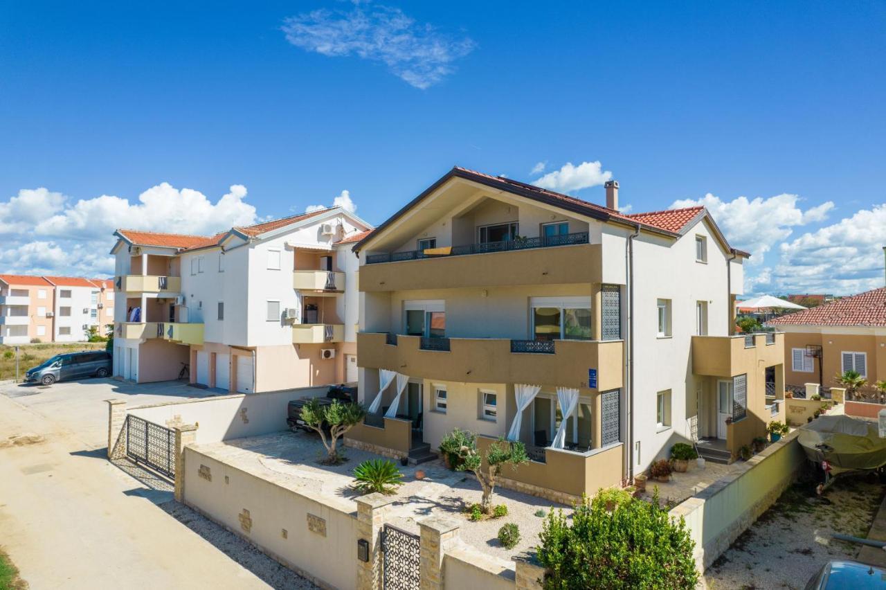 פריבלאקה Apartments Nella מראה חיצוני תמונה