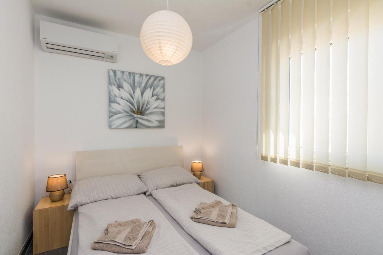 פריבלאקה Apartments Nella מראה חיצוני תמונה