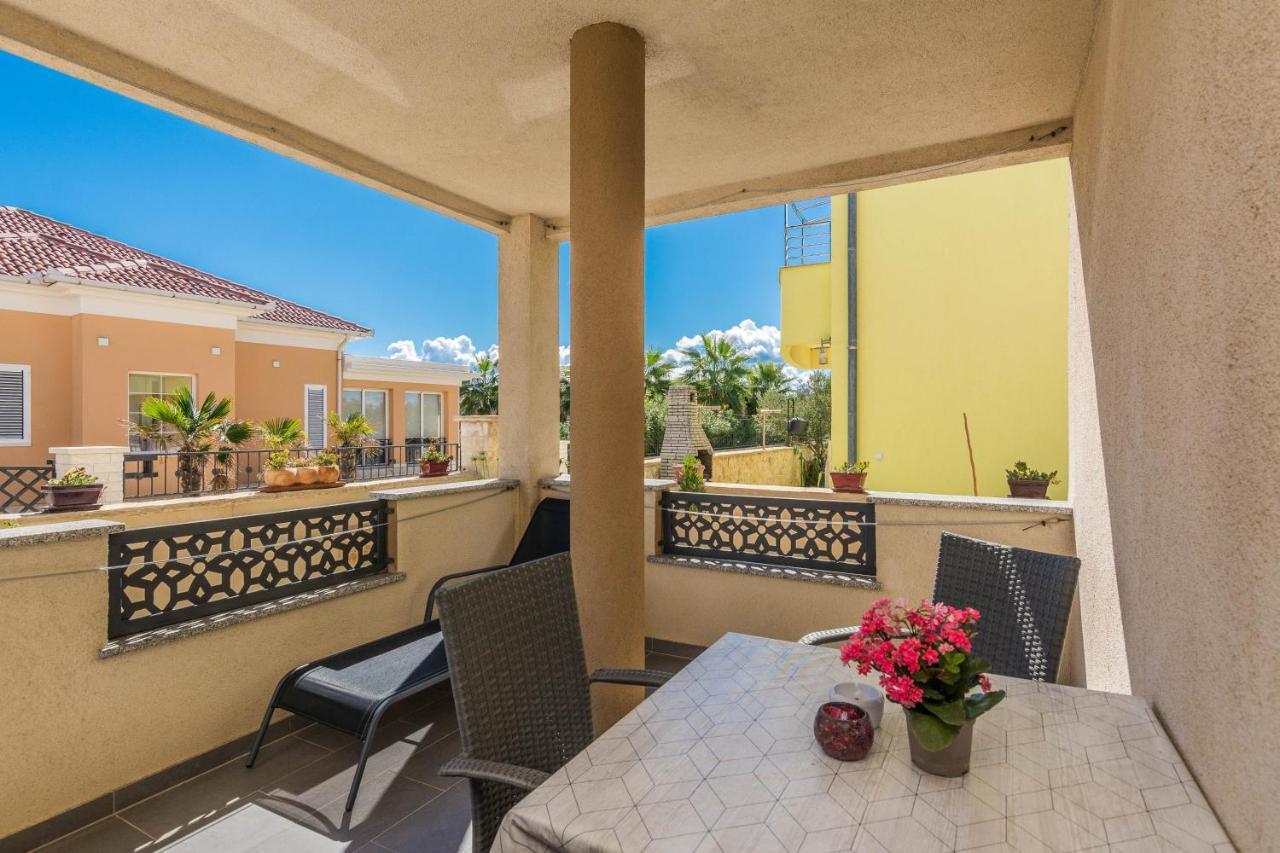 פריבלאקה Apartments Nella מראה חיצוני תמונה