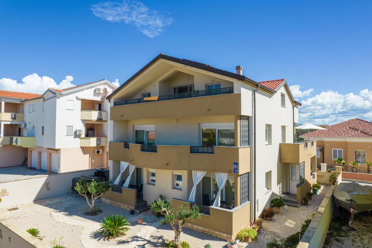 פריבלאקה Apartments Nella מראה חיצוני תמונה