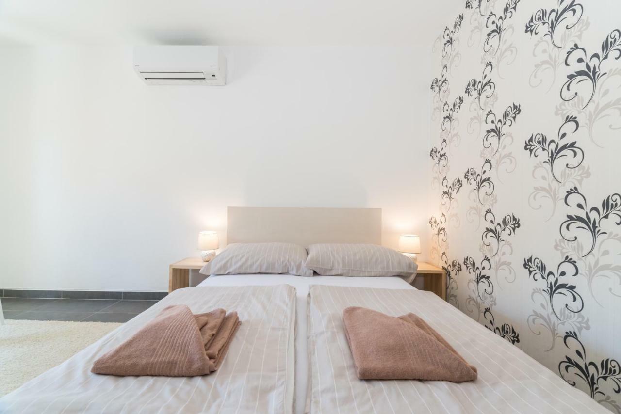 פריבלאקה Apartments Nella מראה חיצוני תמונה