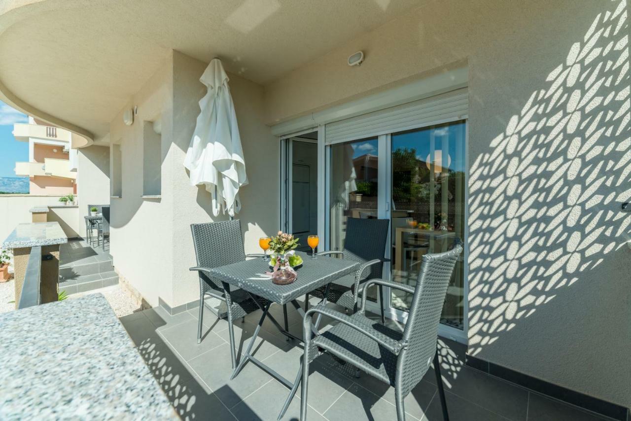 פריבלאקה Apartments Nella מראה חיצוני תמונה