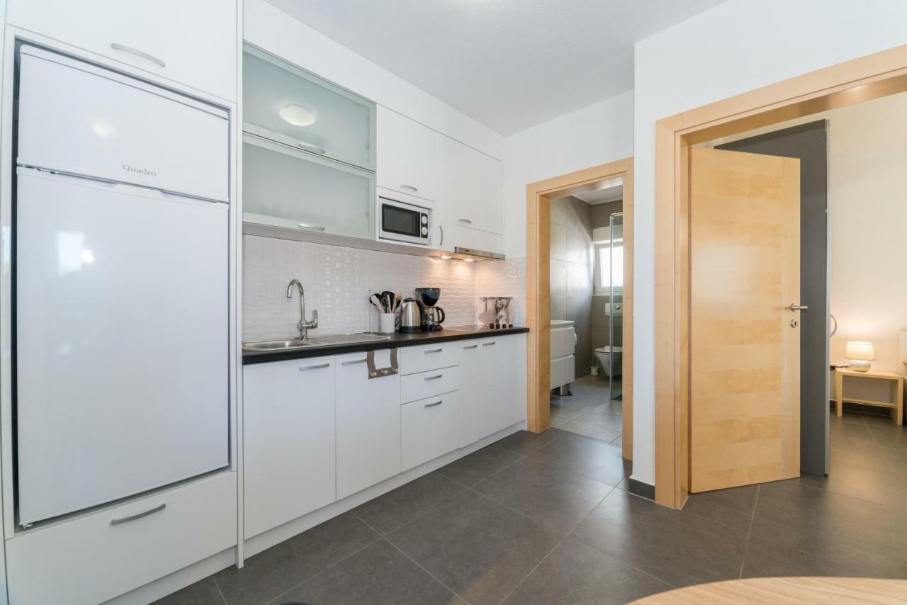 פריבלאקה Apartments Nella מראה חיצוני תמונה