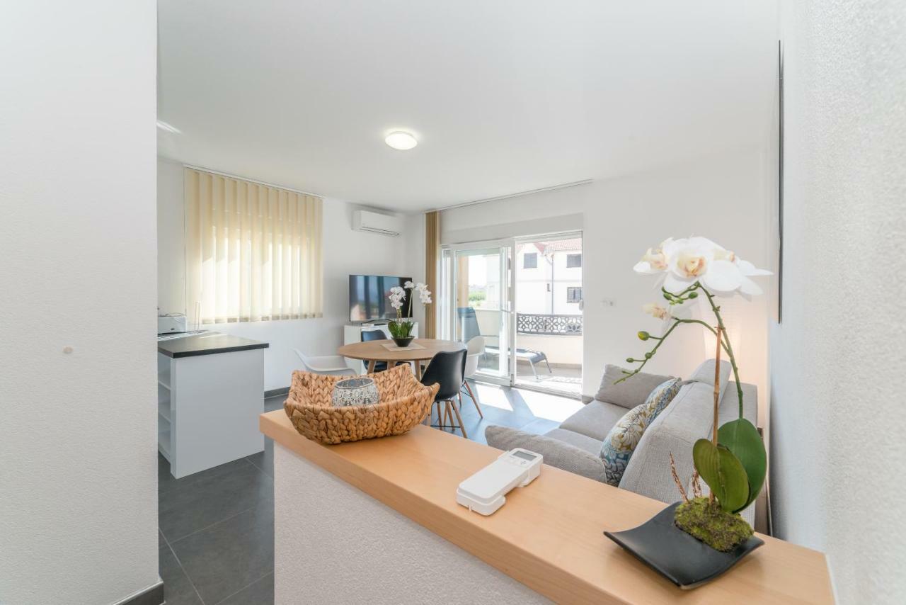 פריבלאקה Apartments Nella מראה חיצוני תמונה